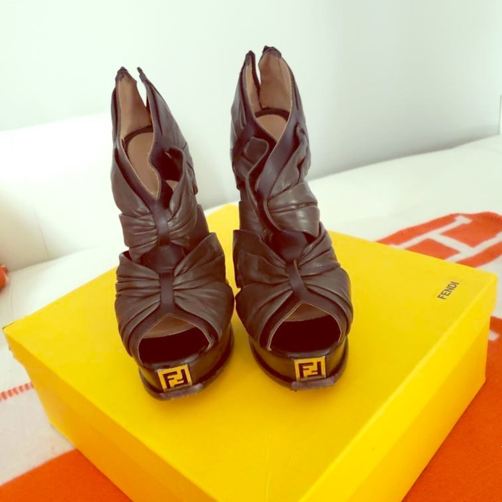 Fendi cross nappa boogie black size 38